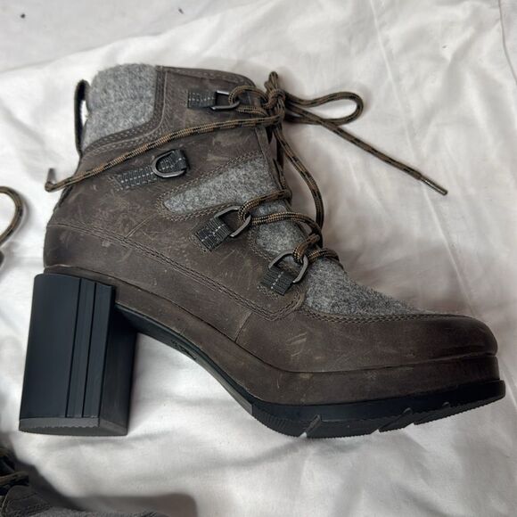 Sorel Gray and Brown Blake Lace Up Heeled Ankle Booties. Size 7.5. - Picture 4 of 9